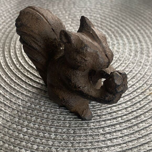 Cast Iron Figure Squirrel with a Nut 2” - Picture 1 of 7